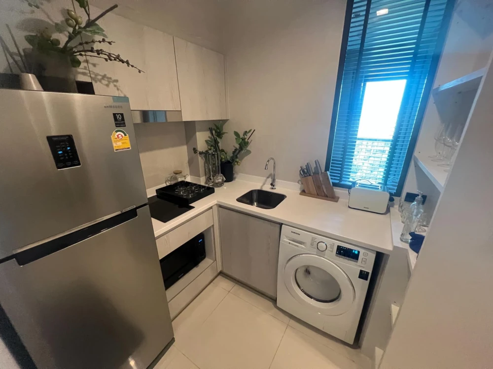 For rent: Life One Wireless, 36th floor, high floor, fully furnished, ready to move in. Book now! A great place to live.