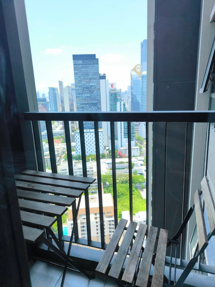For rent, Life One Wireless, 39th floor, high floor, good view, fully furnished, nice to live in, reserve now, don't miss out.