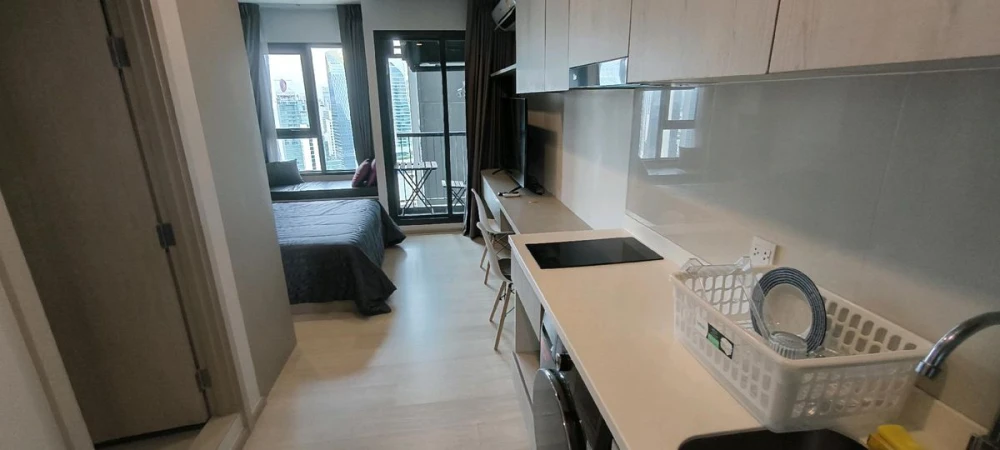 For rent, Life One Wireless, 39th floor, high floor, good view, fully furnished, nice to live in, reserve now, don't miss out.