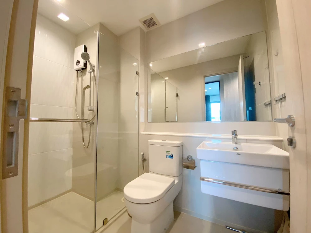 For rent, Life One Wireless, 6th floor, fully furnished room, ready to move in, hurry and reserve now, don't wait.