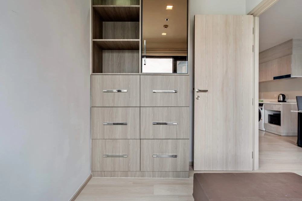 For rent: LIFE ONE WIRELESS, prime location in the heart of the city, 2 bedrooms, 1 bathroom, rare, fully furnished, reserve now.