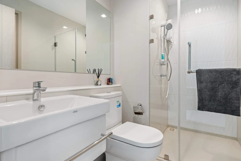 For rent: LIFE ONE WIRELESS, prime location in the heart of the city, 2 bedrooms, 1 bathroom, rare, fully furnished, reserve now.