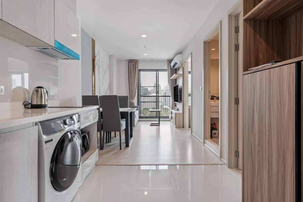 For rent: LIFE ONE WIRELESS, prime location in the heart of the city, 2 bedrooms, 1 bathroom, rare, fully furnished, reserve now.