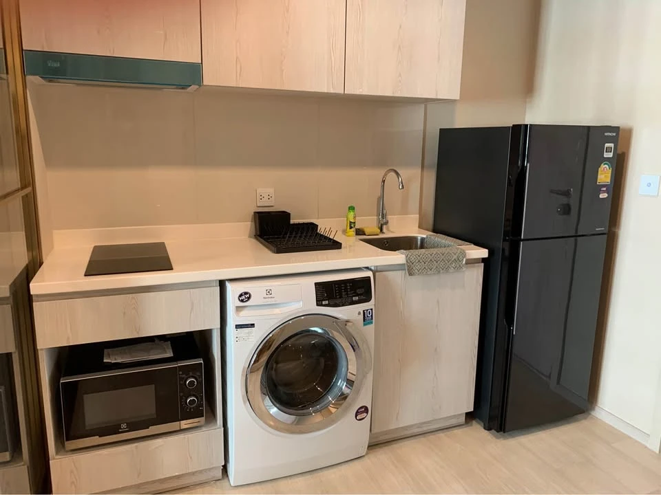 For rent: Life One Wireless, Studio room, very high floor, fully furnished and electric appliances. Interested, please book now.