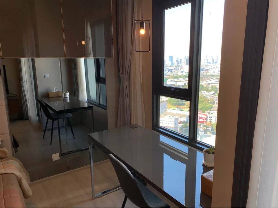 For rent: Life One Wireless, Studio room, very high floor, fully furnished and electric appliances. Interested, please book now.