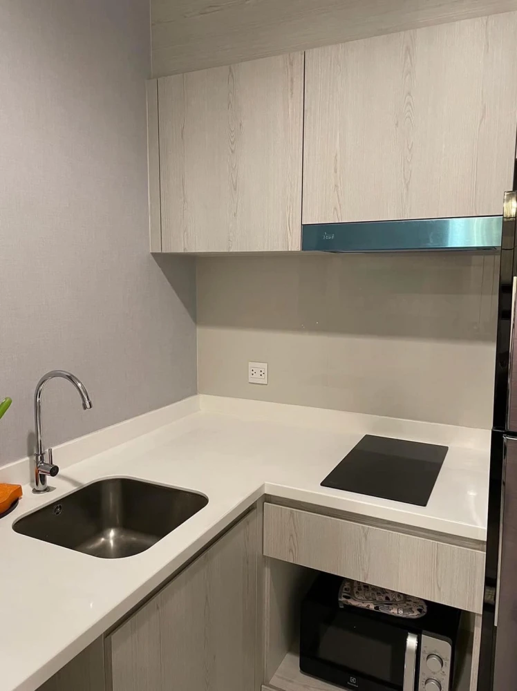 For rent: Life One Wireless, high floor, ready to move in, fully furnished, reserve now.