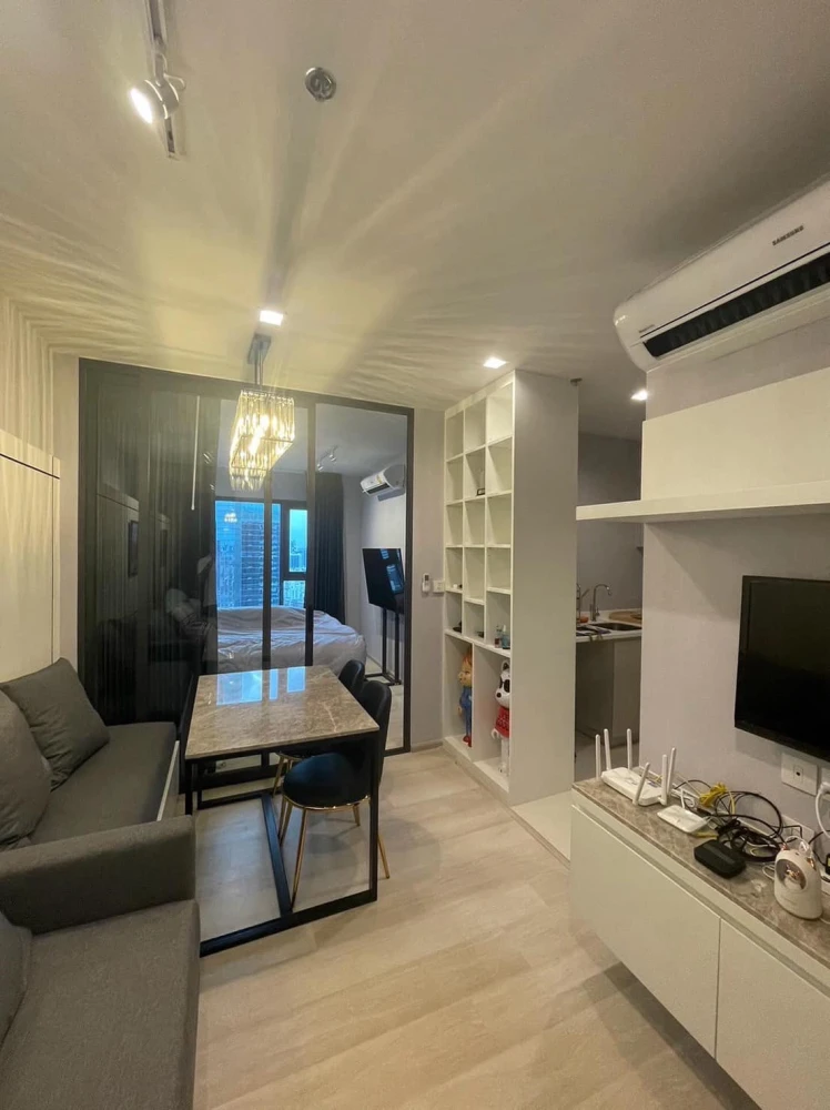 For rent: Life One Wireless, high floor, ready to move in, fully furnished, reserve now.