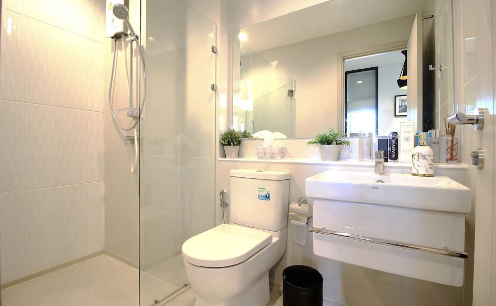 For rent: Life One Wireless, high floor, ready to move in, fully furnished. Hurry and reserve now, don't miss out!