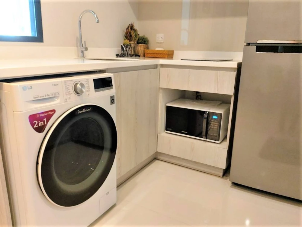For rent: Life One Wireless, high floor, ready to move in, fully furnished. Hurry and reserve now, don't miss out!