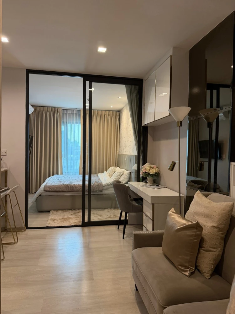 For rent: Life One Wireless, high floor unit, beautifully decorated, city view, premium location, fully furnished with appliances, ready to move in.