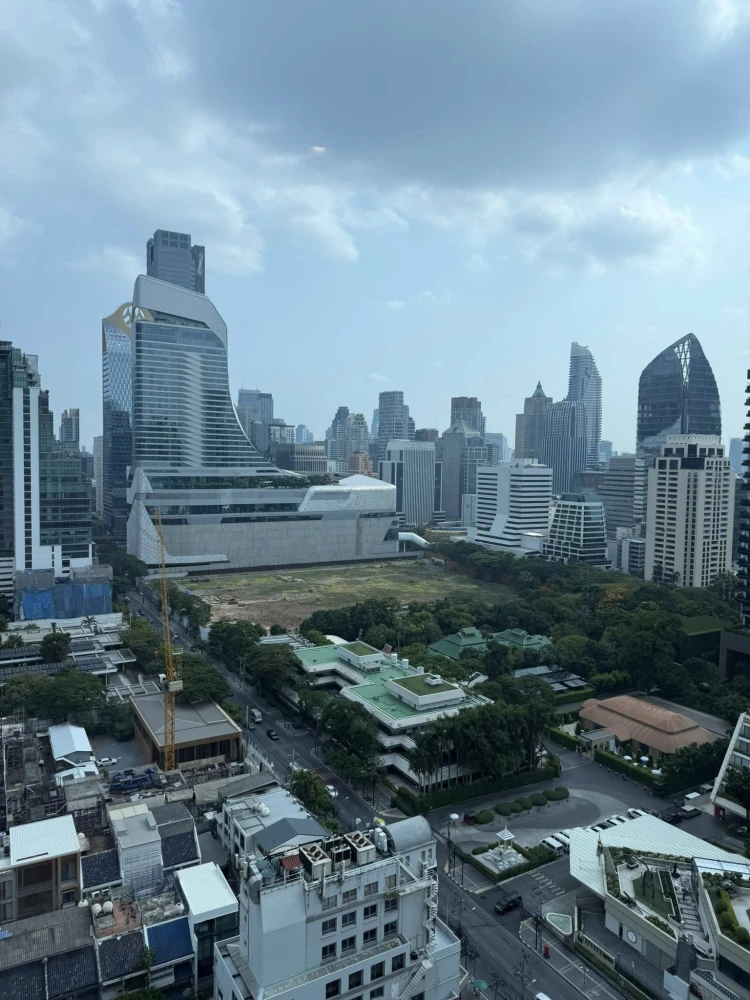 For rent: Life One Wireless, high floor unit, beautifully decorated, city view, premium location, fully furnished with appliances, ready to move in.
