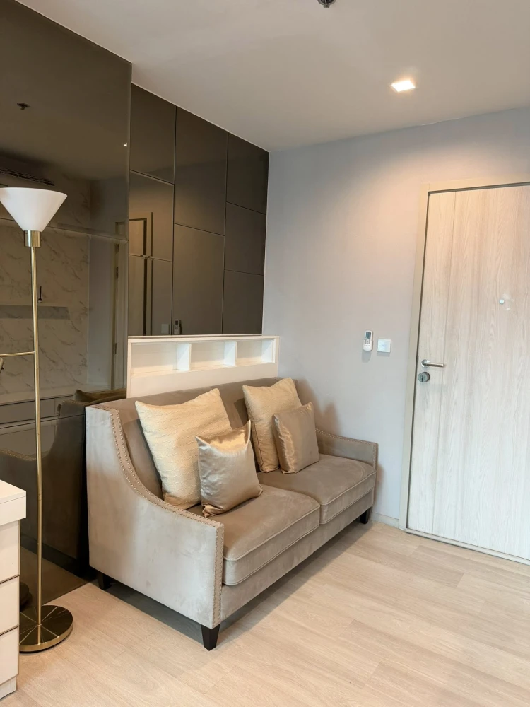 For rent: Life One Wireless, high floor unit, beautifully decorated, city view, premium location, fully furnished with appliances, ready to move in.