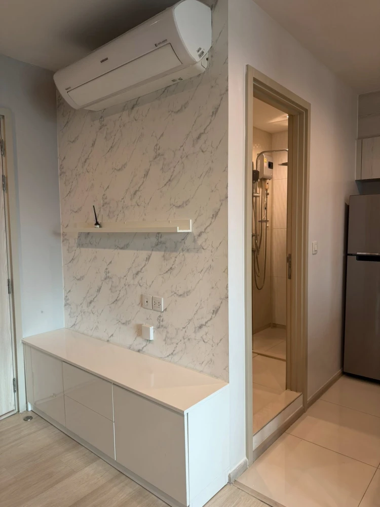 For rent: Life One Wireless, high floor unit, beautifully decorated, city view, premium location, fully furnished with appliances, ready to move in.