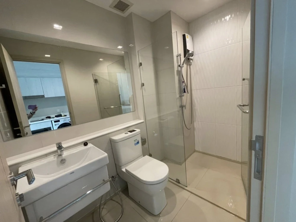 For rent: Life One Wireless, a nice room on the 10th floor, fully furnished, just bring your bags and move in.