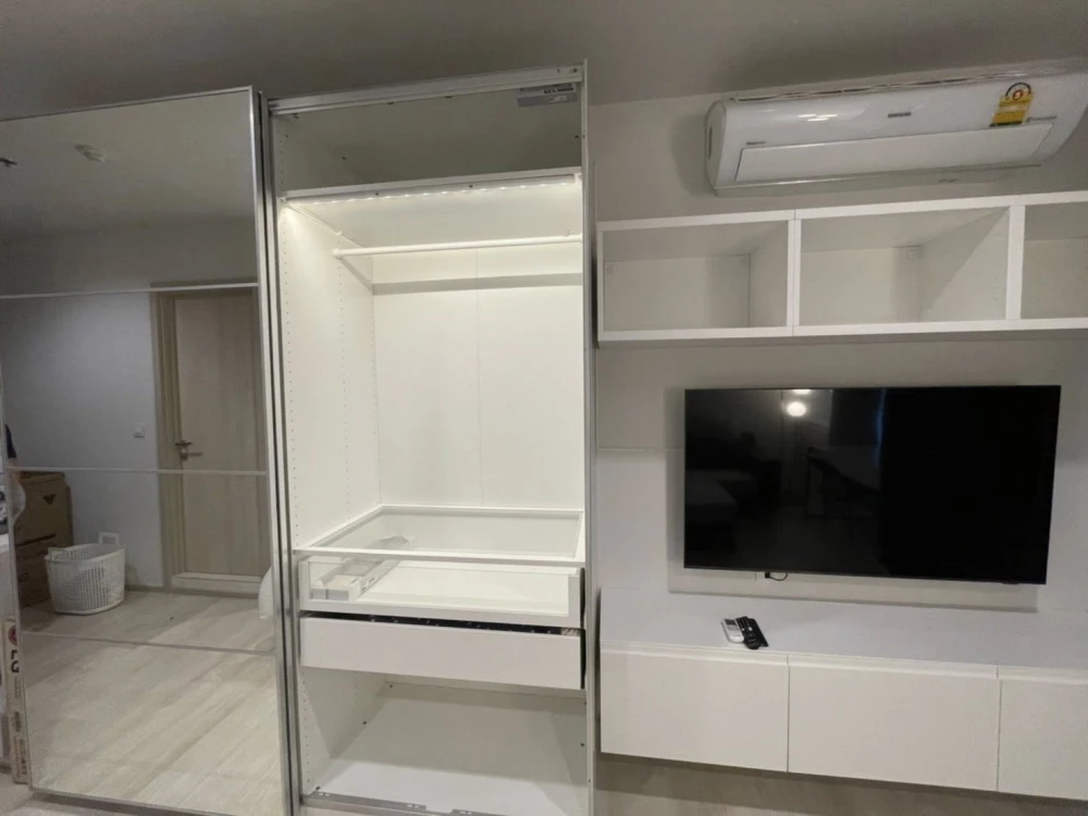 For rent: Life One Wireless, a nice room on the 10th floor, fully furnished, just bring your bags and move in.