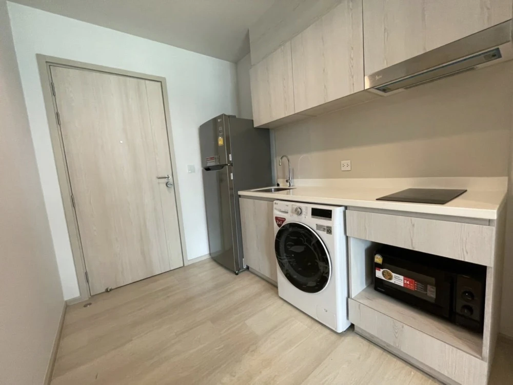 For rent: Life One Wireless, a nice room on the 10th floor, fully furnished, just bring your bags and move in.
