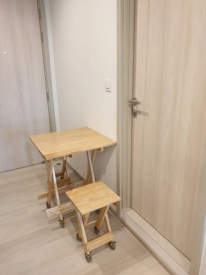 For rent: Life One Wireless, studio room, very high floor, decorated in a minimalist style, clean white tones, very livable.