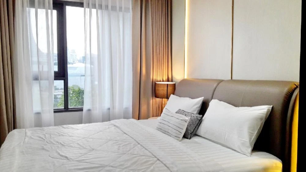 For rent: Life One Wireless, fully furnished room, very livable. Book now! Don't miss out!