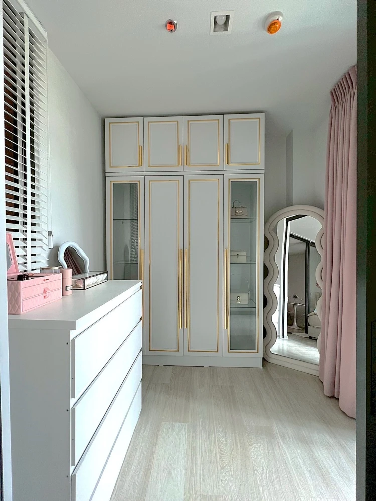 For rent, Life One Wireless, beautifully decorated room, luxurious and expensive, beautiful view from high floor, good location, book now.