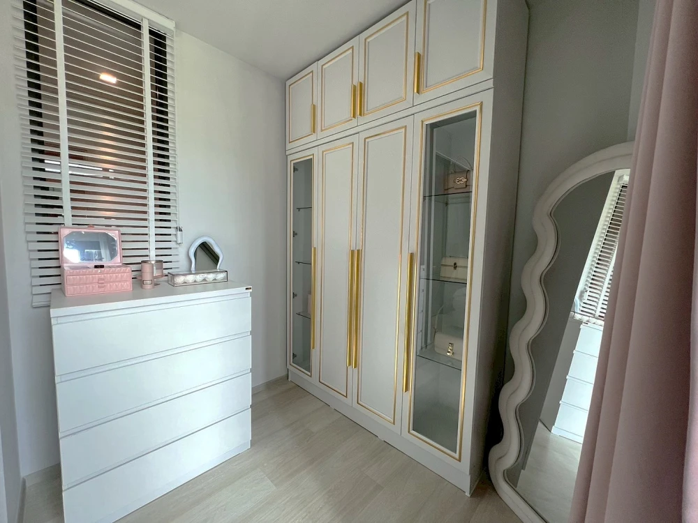For rent, Life One Wireless, beautifully decorated room, luxurious and expensive, beautiful view from high floor, good location, book now.
