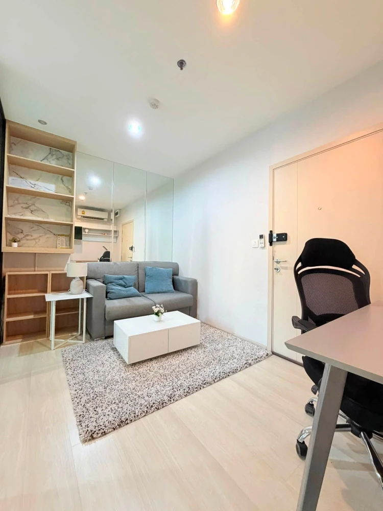 For rent: Life Pinklao, 1 bedroom, 1 bathroom condo with full built-in furniture. Don't miss out!
