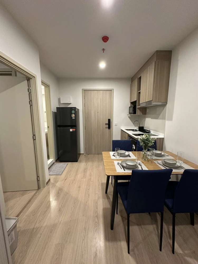 For rent: Life Rama 4 - Asoke, 1 bedroom, 1 bathroom, decorated in a controlled tone, comes with complete furniture, book now.