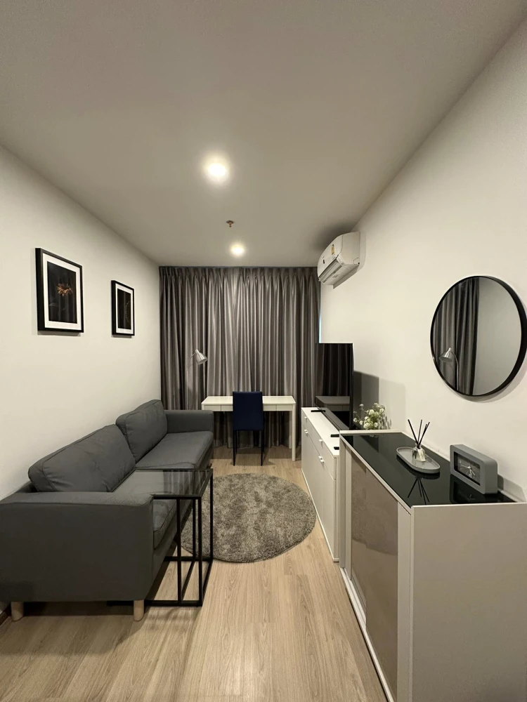 For rent: Life Rama 4 - Asoke, 1 bedroom, 1 bathroom, decorated in a controlled tone, comes with complete furniture, book now.
