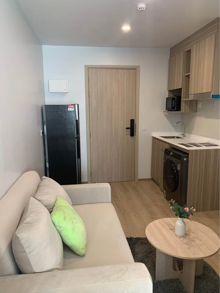 For rent: Life Rama 4 - Asoke, 1 bedroom, 1 bathroom. Great location, convenient transportation, fully furnished. Book now!