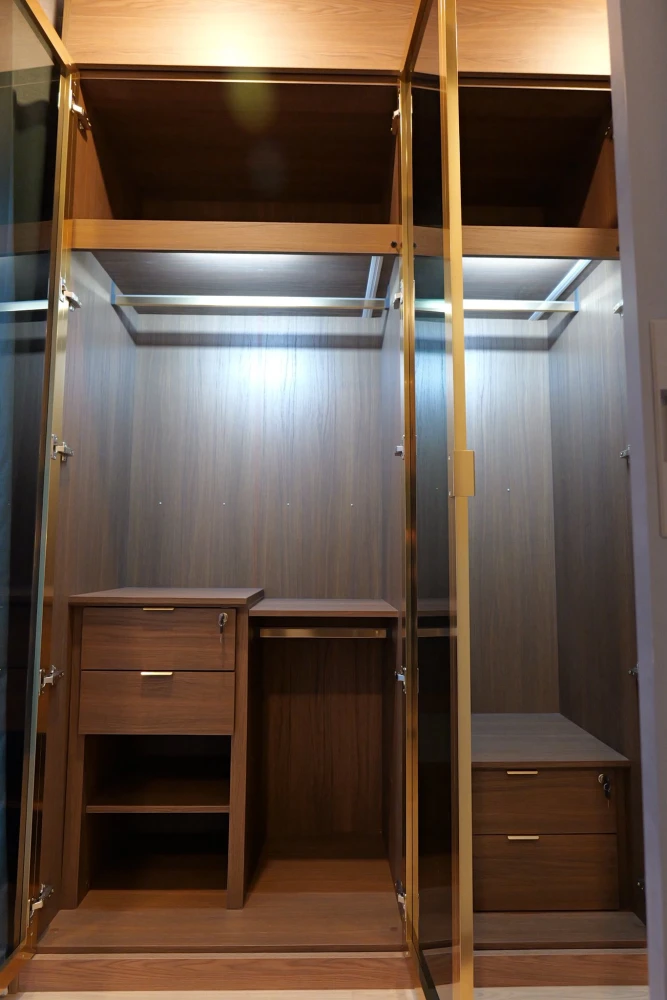 For rent: Life Rama 4 - Asoke, 1 bedroom apartment, fully furnished with complete amenities. Don't miss out!