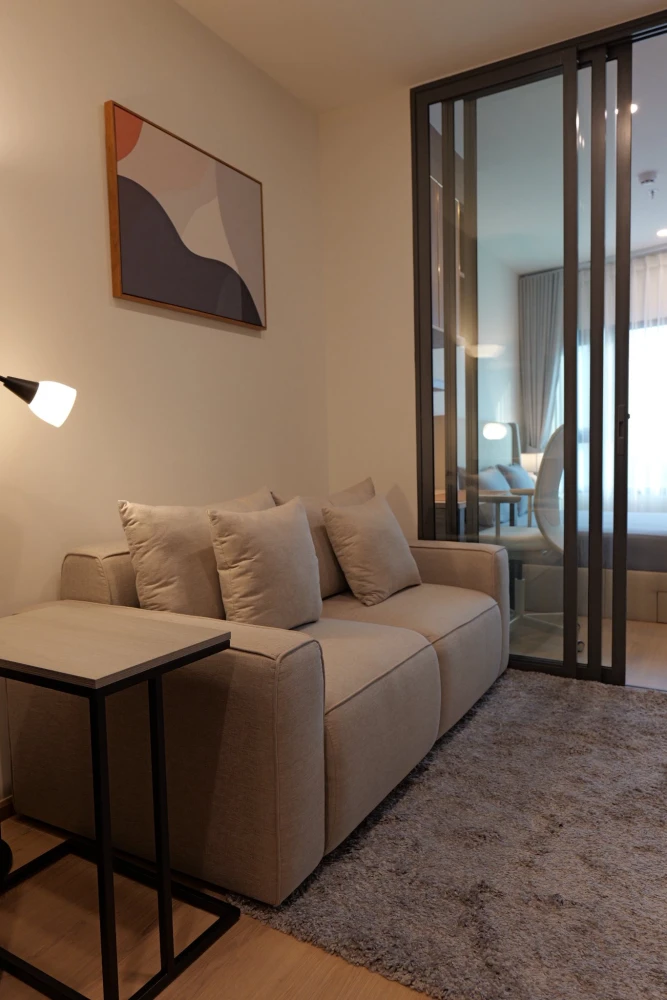 For rent: Life Rama 4 - Asoke, 1 bedroom apartment, fully furnished with complete amenities. Don't miss out!