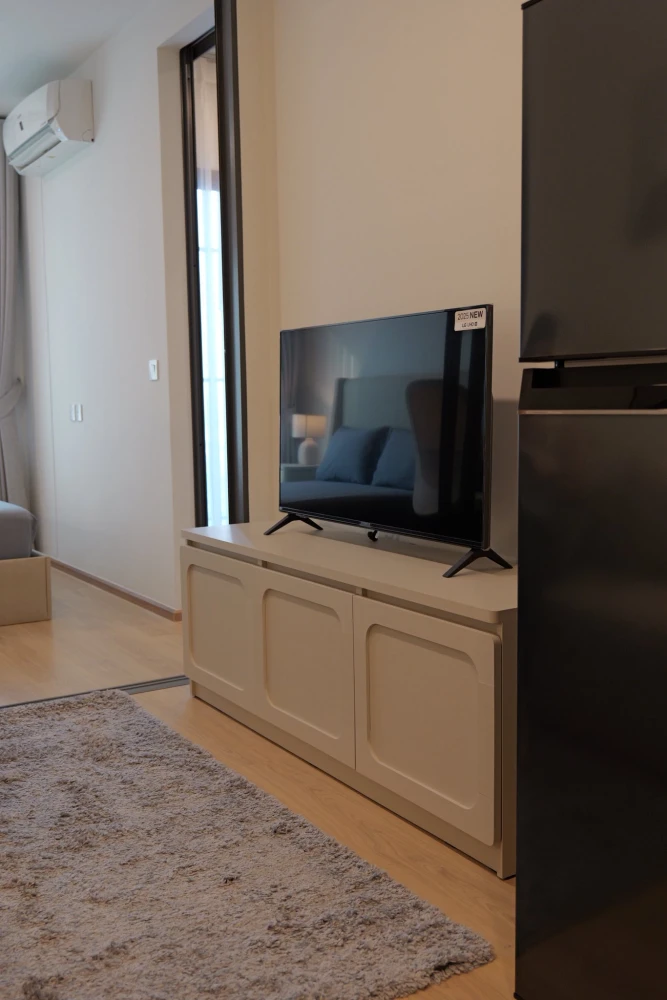For rent: Life Rama 4 - Asoke, 1 bedroom apartment, fully furnished with complete amenities. Don't miss out!