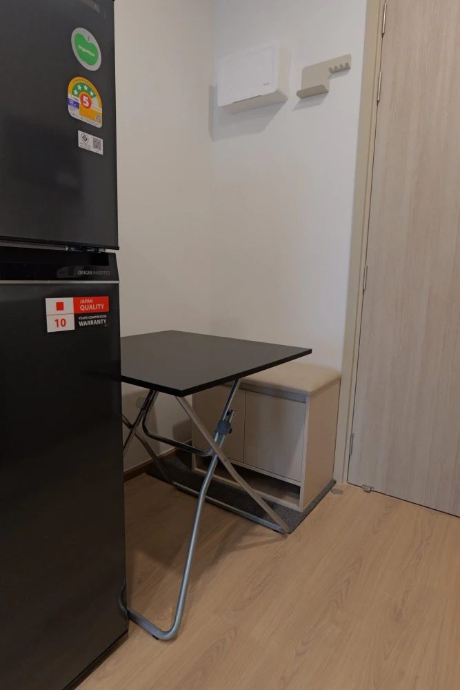 For rent: Life Rama 4 - Asoke, 1 bedroom apartment, fully furnished with complete amenities. Don't miss out!
