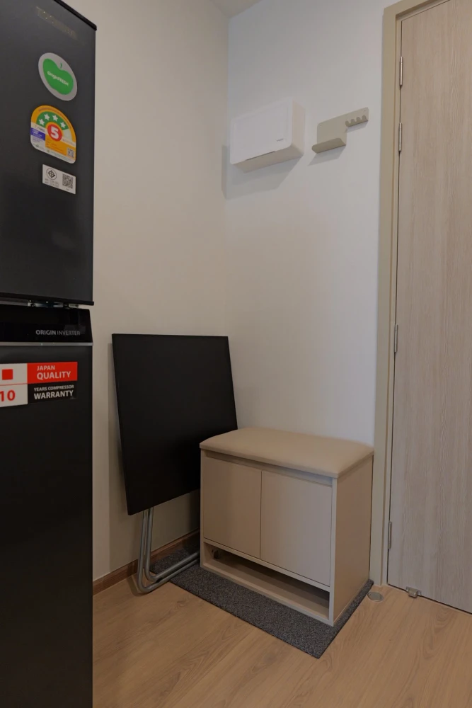 For rent: Life Rama 4 - Asoke, 1 bedroom apartment, fully furnished with complete amenities. Don't miss out!