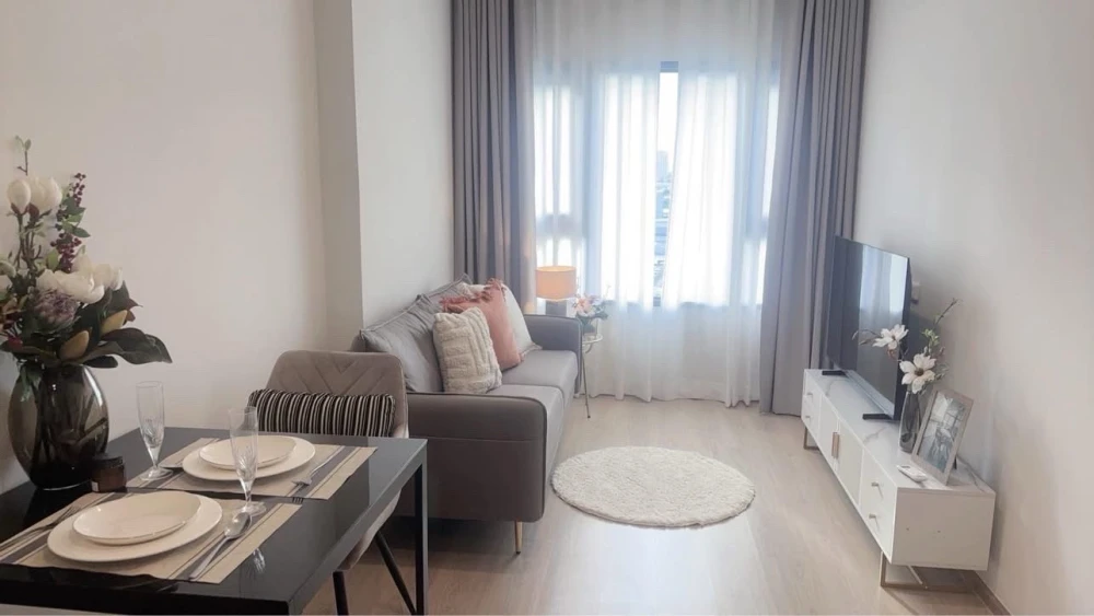 For rent: Life Rama 4 - Asoke, 10th floor, fully furnished unit. Ready to move in. Book now!