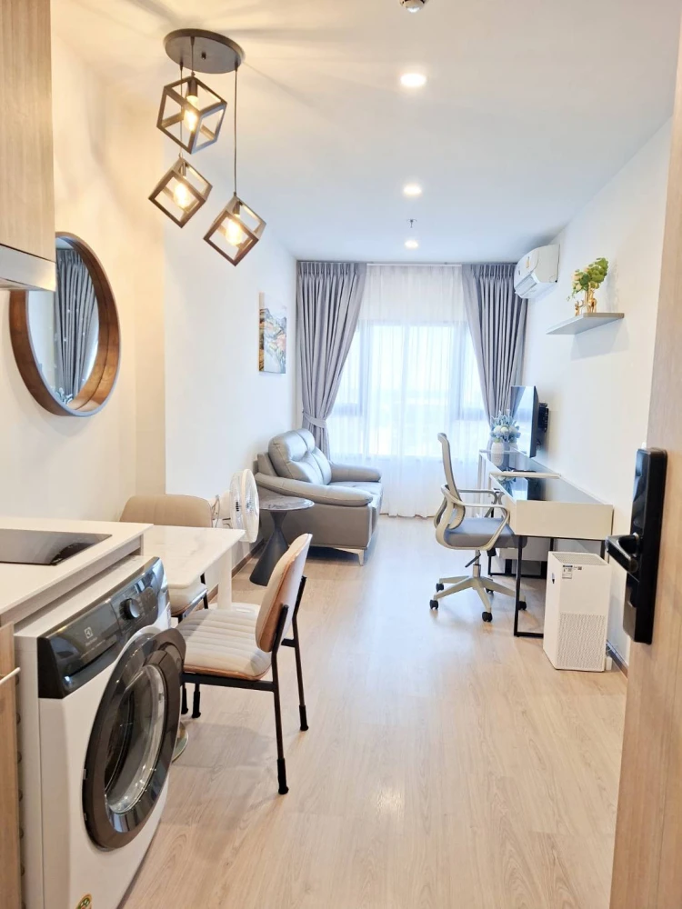 For Rent: Life Rama 4 - Asoke, 11th floor. Fully furnished and inviting unit—book now, don't miss out!