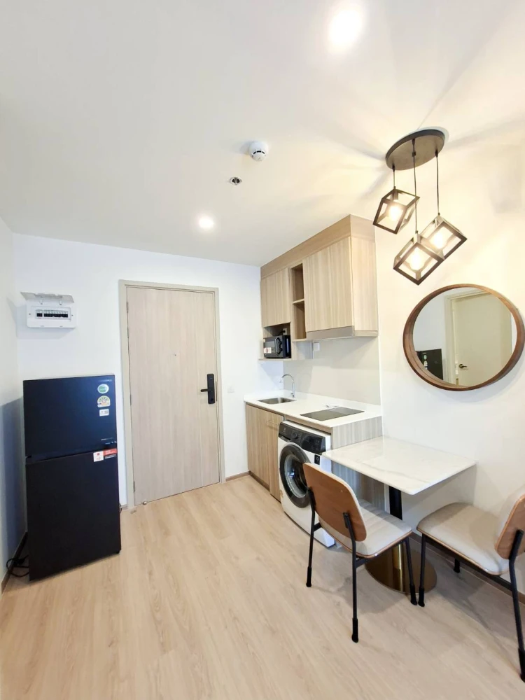 For Rent: Life Rama 4 - Asoke, 11th floor. Fully furnished and inviting unit—book now, don't miss out!