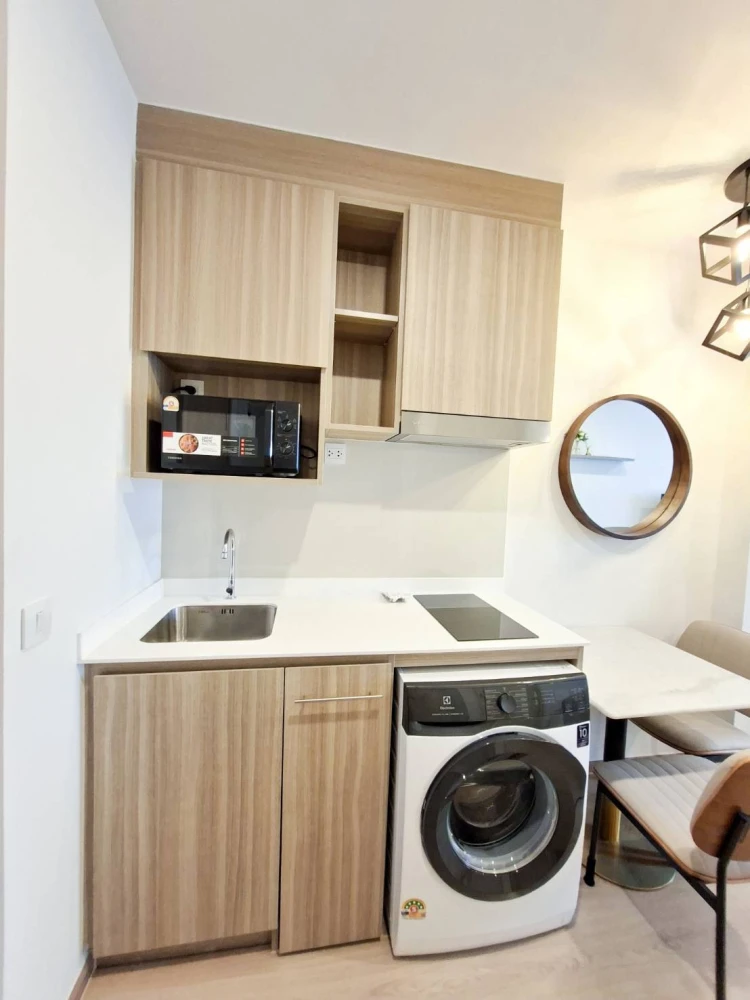 For Rent: Life Rama 4 - Asoke, 11th floor. Fully furnished and inviting unit—book now, don't miss out!