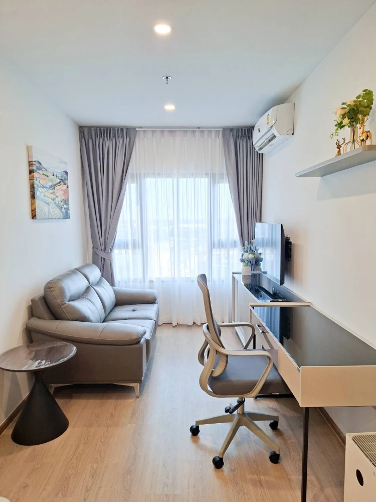 For Rent: Life Rama 4 - Asoke, 11th floor. Fully furnished and inviting unit—book now, don't miss out!
