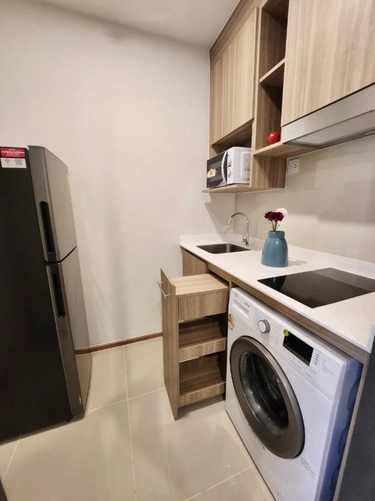 For Rent: Life Rama 4 - Asoke. 14th floor, corner unit, city view, fully furnished. Book now!