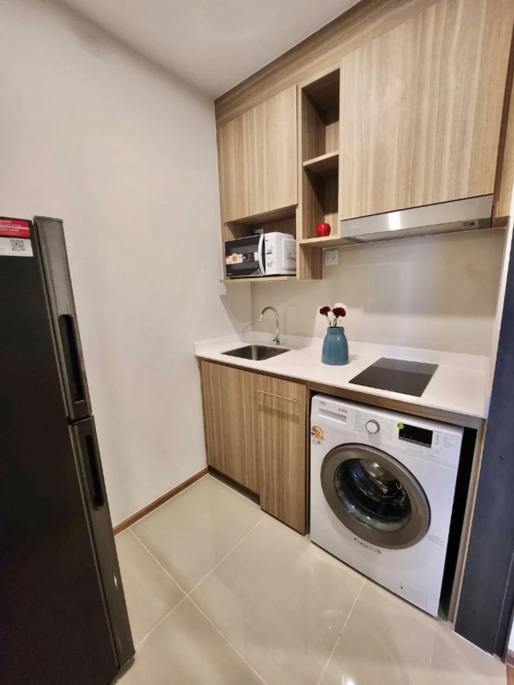 For Rent: Life Rama 4 - Asoke. 14th floor, corner unit, city view, fully furnished. Book now!