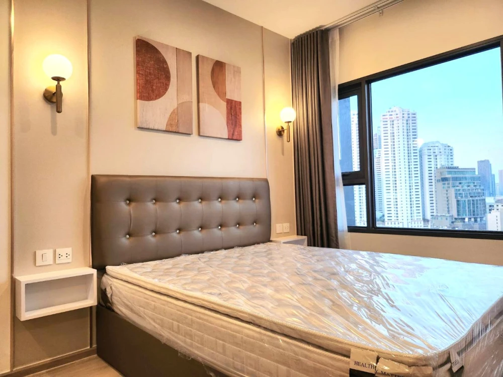 For Rent: Life Rama 4 - Asoke. 14th floor, corner unit, city view, fully furnished. Book now!