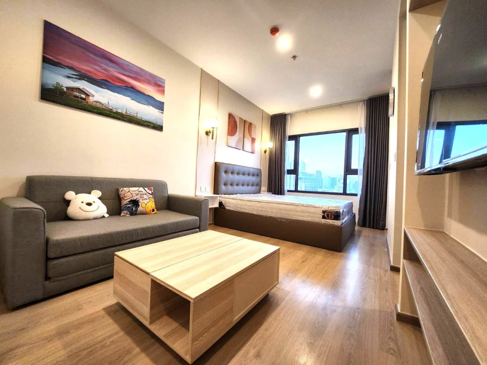 For Rent: Life Rama 4 - Asoke. 14th floor, corner unit, city view, fully furnished. Book now!