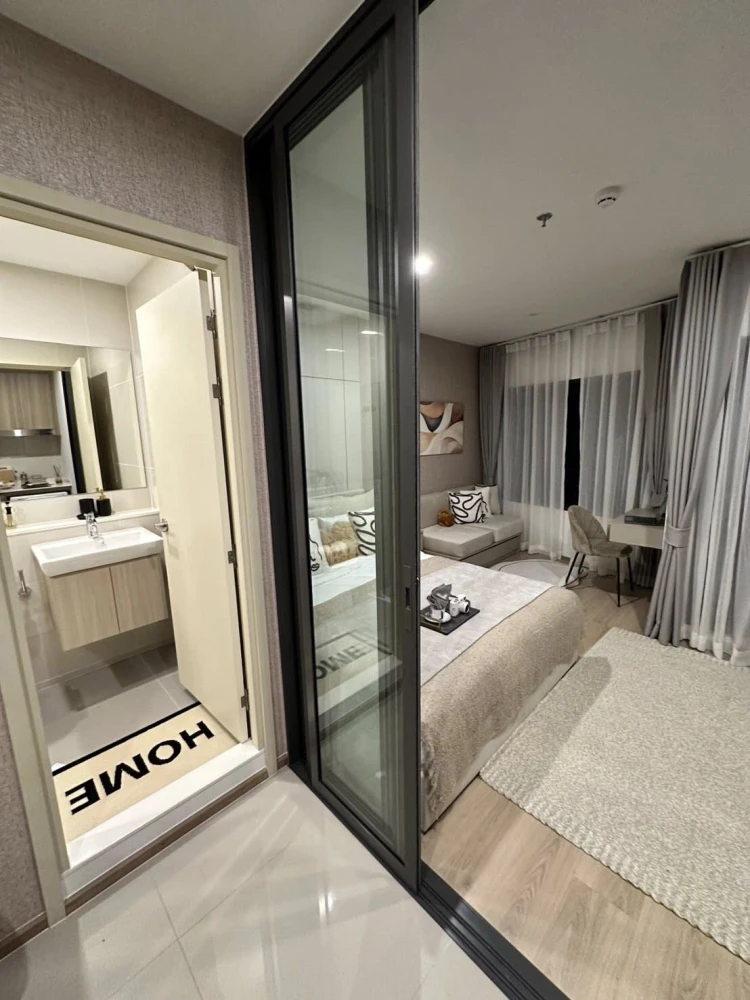 For rent: Life Rama 4 - Asoke, 15th floor, Sukhumvit side (no market smell), beautiful room, good furniture, hurry and reserve now.