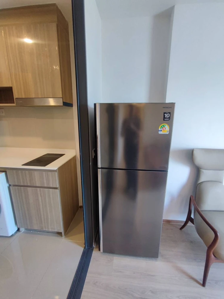 For rent: Life Rama 4 - Asoke, 16th floor, very good location, very spacious, hurry and reserve before it's gone.