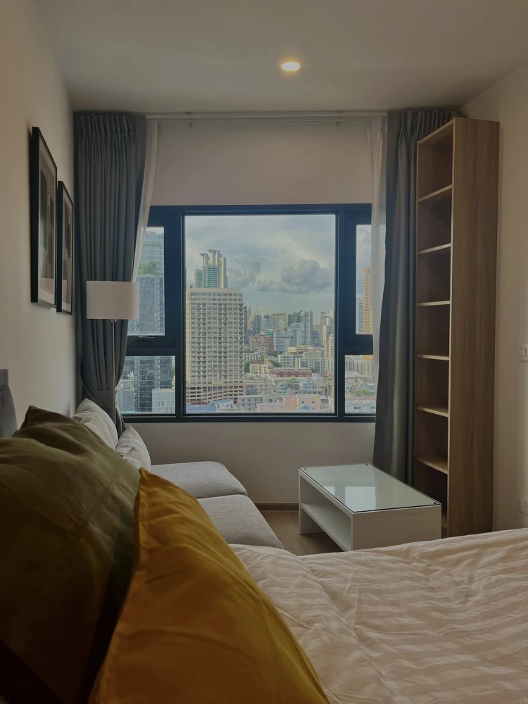For rent: Life Rama 4 - Asoke, 17th floor. Beautifully furnished and ready to move in. Book now!