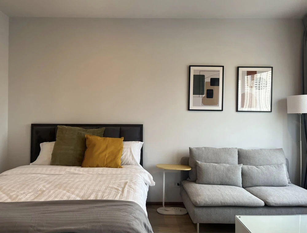 For rent: Life Rama 4 - Asoke, 17th floor. Beautifully furnished and ready to move in. Book now!