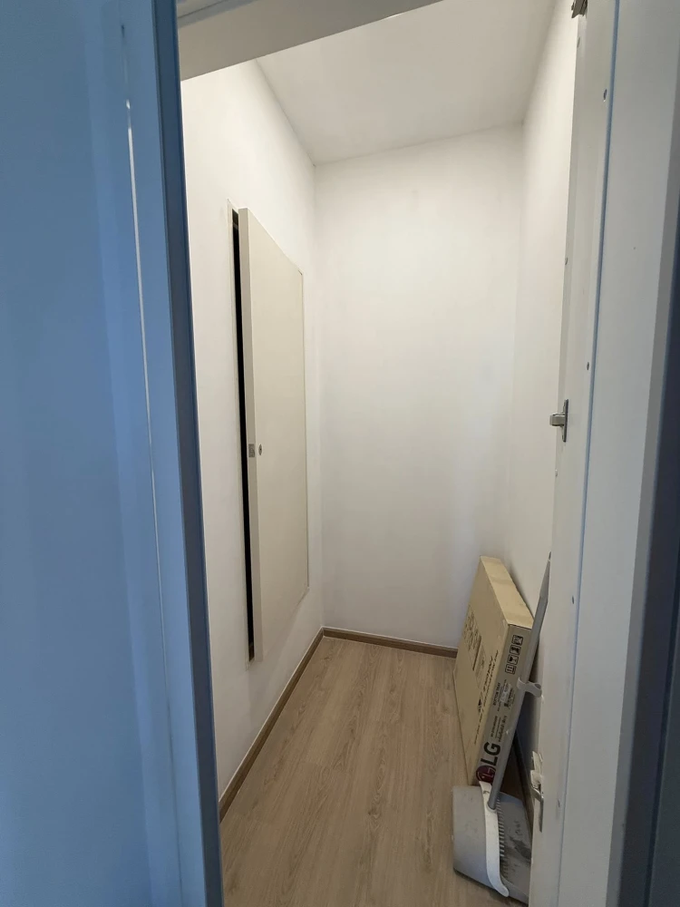 For rent: Life Rama 4 - Asoke, 18th floor, plenty of usable space, comfortable living, not cramped, in a great location.