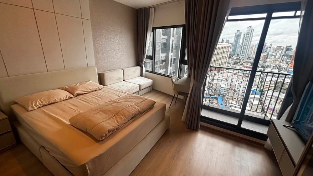For rent: Life Rama 4 - Asoke, 22nd floor, beautiful city view, fully furnished, very livable. Book now!