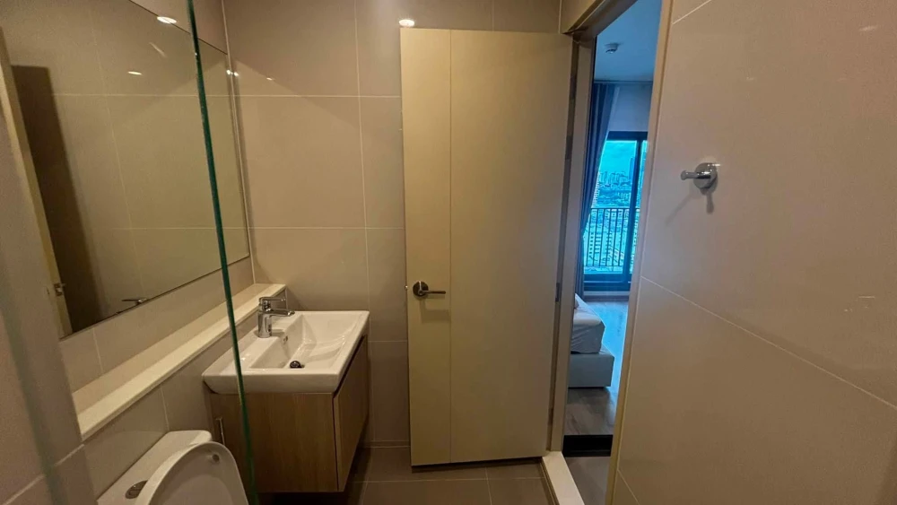 For rent: Life Rama 4 - Asoke, 22nd floor, beautiful city view, fully furnished, very livable. Book now!