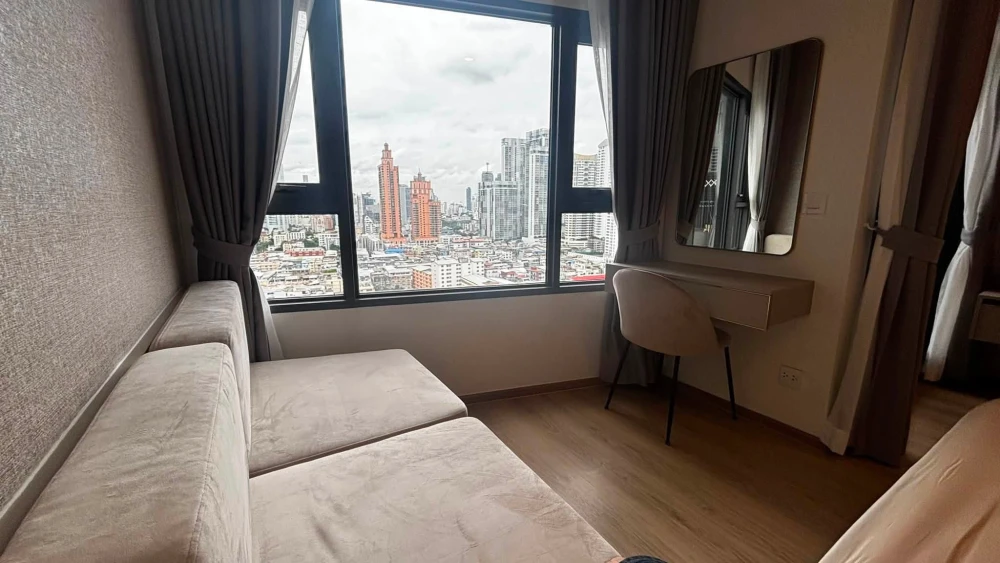 For rent: Life Rama 4 - Asoke, 22nd floor, beautiful city view, fully furnished, very livable. Book now!